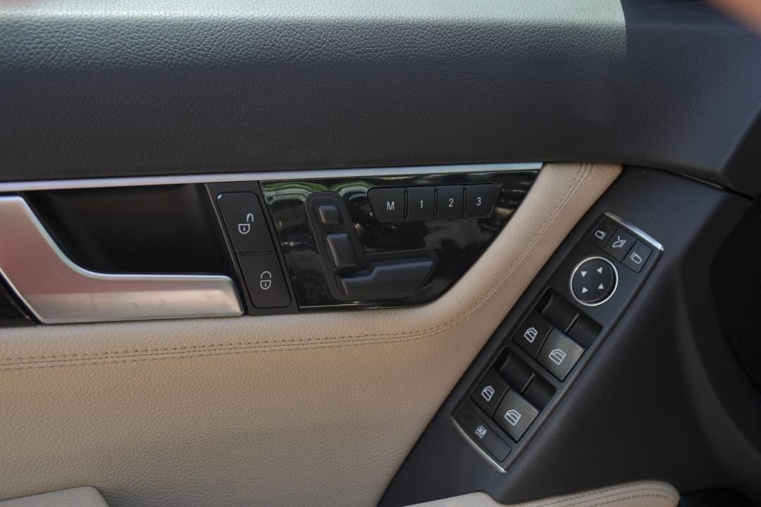 10万左右能买哪一年奔驰c200,奔驰c200哪一年最值得入手二手