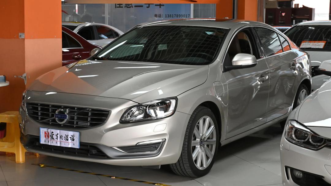 宝马m235i落地多少钱,巅峰极速宝马m235i