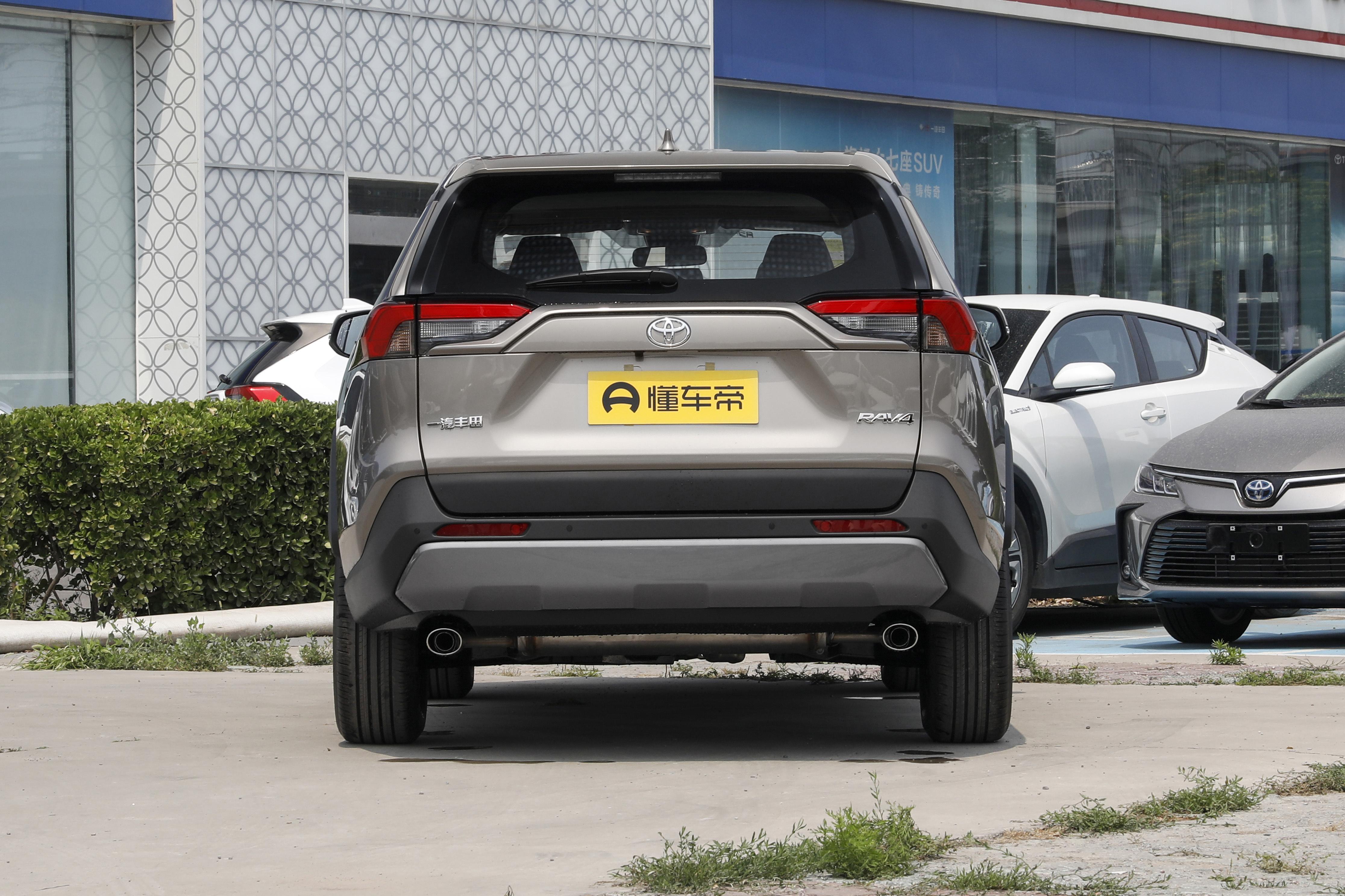 丰田rav4荣放空间怎么样,rav4荣放2.0自吸