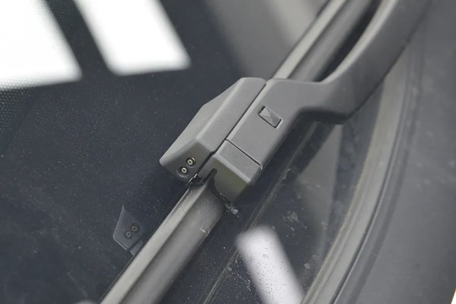 吉利银河e8半辐式方向盘怎么选,吉利银河e8龙腾版和汉ev