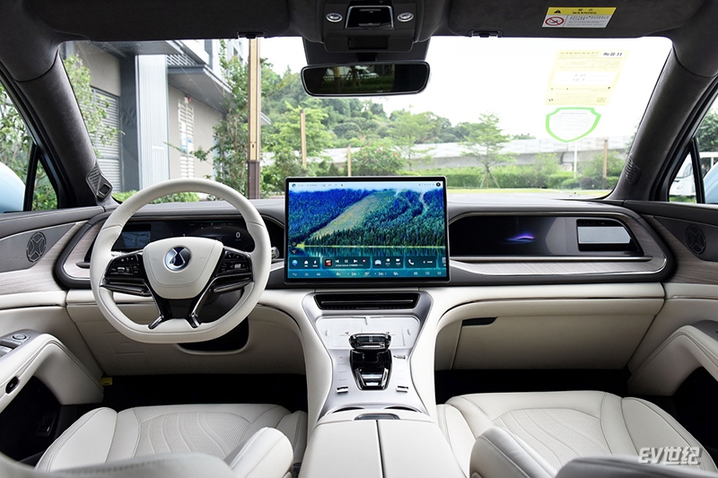 豪华大五座suv首选腾势n7,新车亮点解析2023款腾势n7