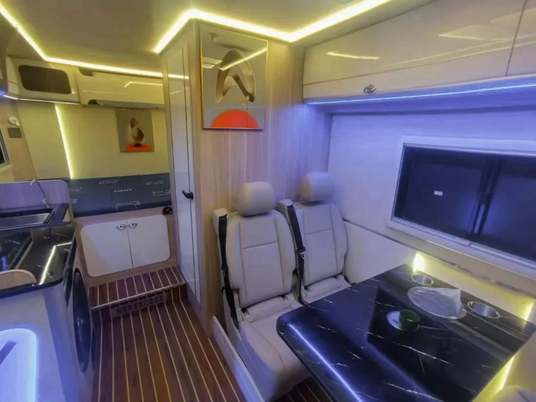 跃进h500重载版,汇斯诚上汽h500房车价格