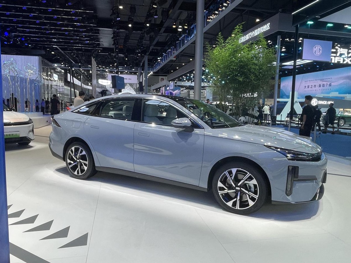 全新吉利银河l6预售,百名车主评新车2023款吉利银河l6