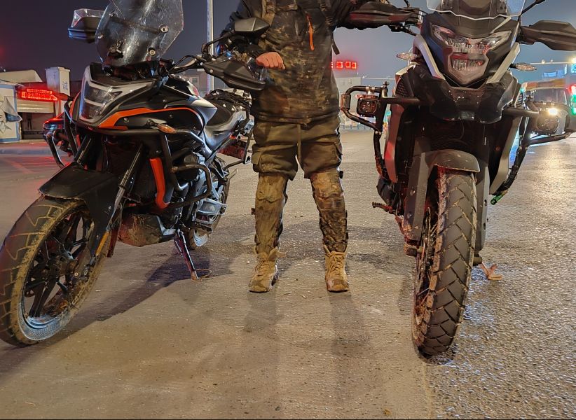 凯越500x和dl250怎么选,凯越500x经典版和单摇臂区别