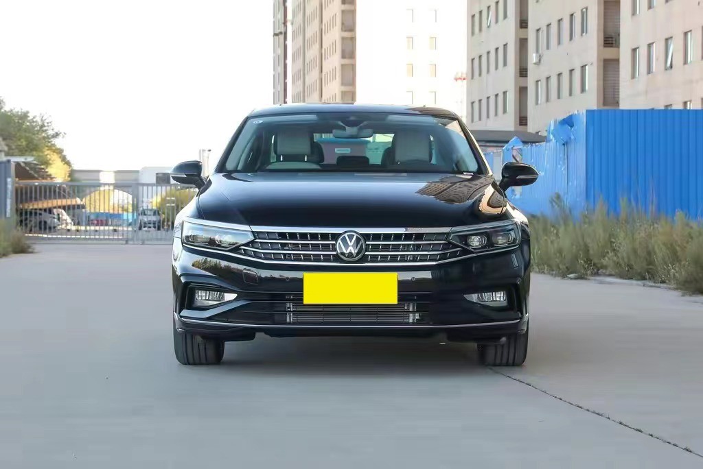 合资老车打不过国产新生代,汉dmi冠军版和迈腾怎么选