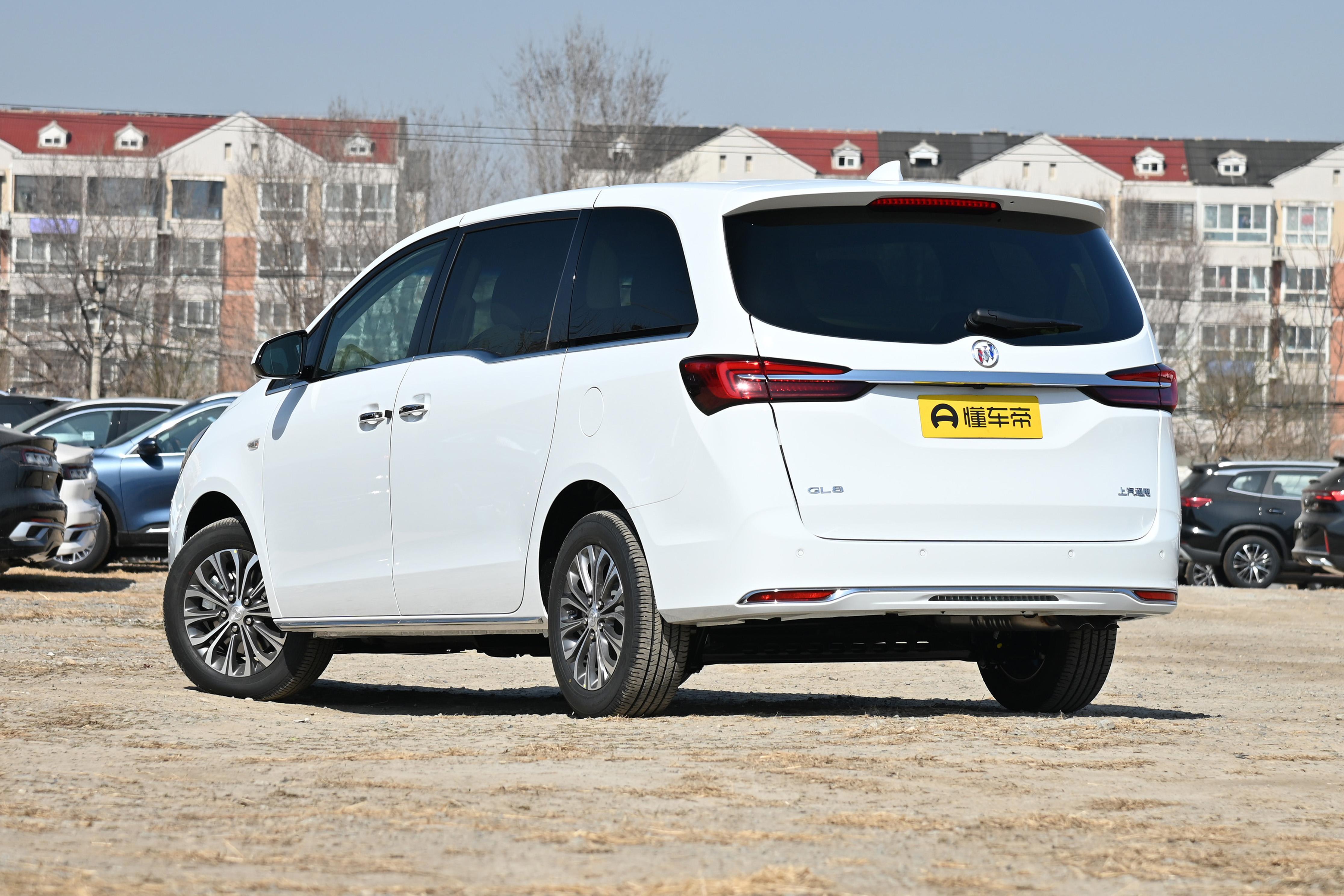 腾势d9对比别克gl8乘坐感受 (腾势d9和别克gl8怎么选)