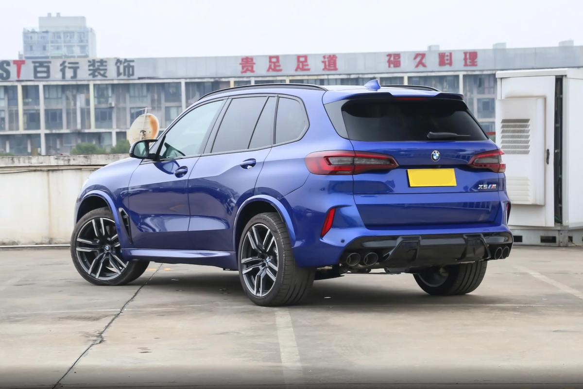 解析宝马X5M，售价143.89万，配4.4T+8AT动力，有哪些优缺点？