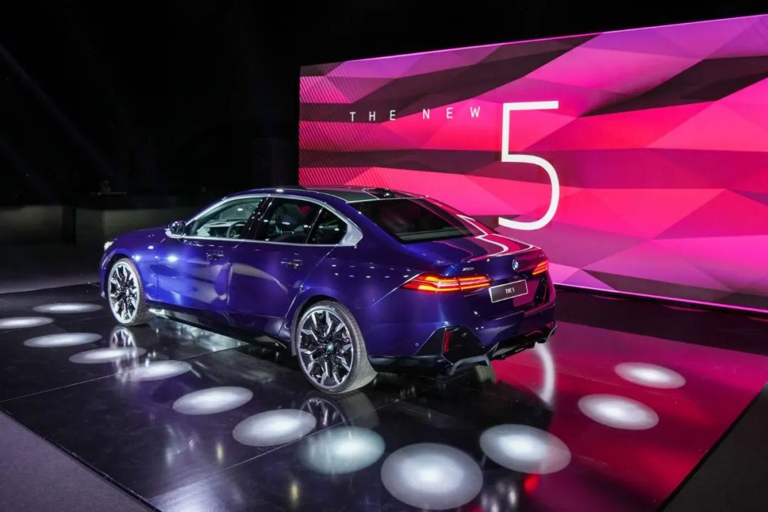 丹泉石蓝G605系配备M运动套装之后，气质一下就有了！