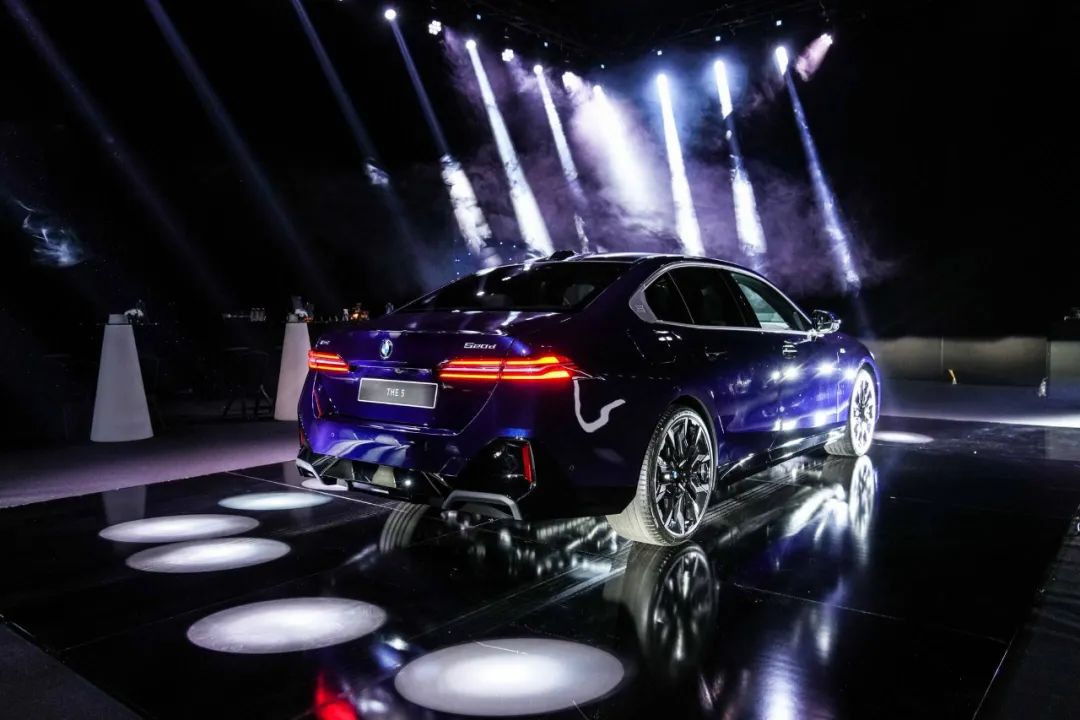 丹泉石蓝G605系配备M运动套装之后，气质一下就有了！