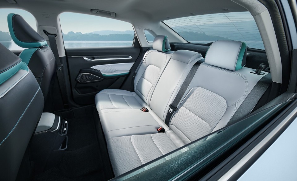 老百姓买车就选这一款，漂亮又省油，沃尔沃级品质，仅售5万多