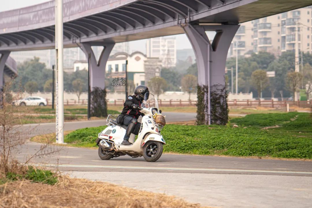 vespagts300supersport试驾,vespa300gts300老款和新款对比