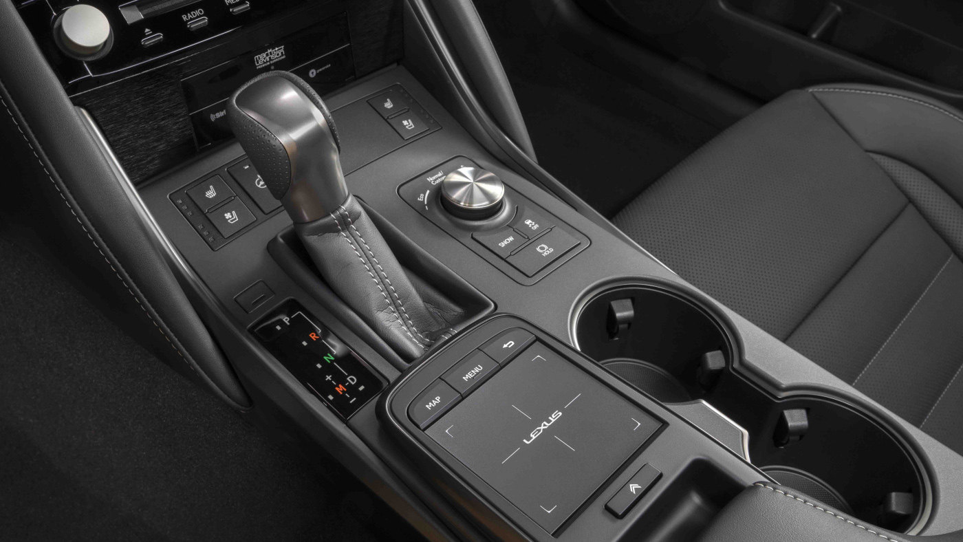 新版雷克萨斯is性能爆发,公路闪电雷克萨斯纯正德系