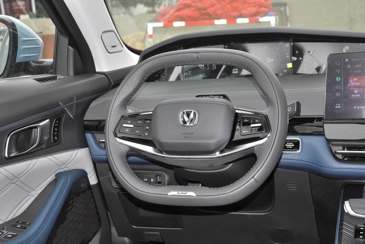 长安unik混动idd智趣版推荐购买吗,比亚迪护卫舰07款和长安unik对比