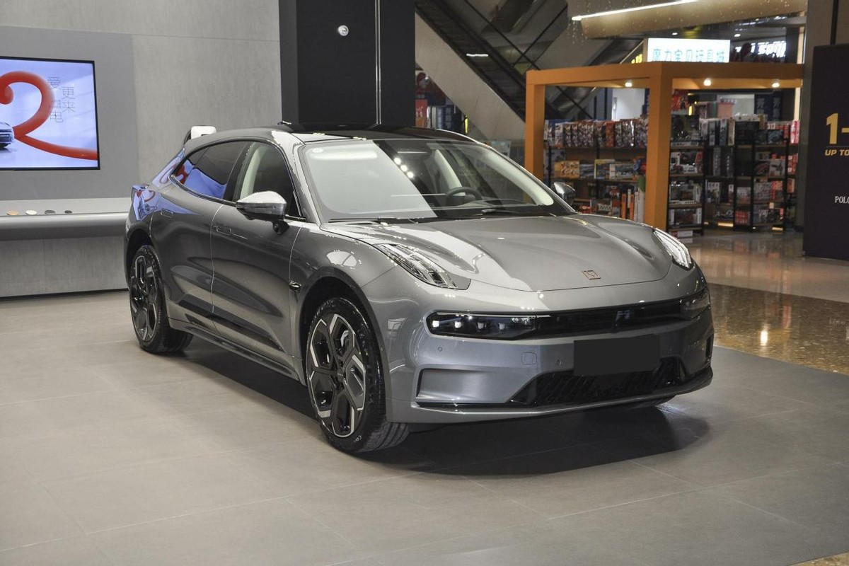 岚图追光phev颜值配置不输bba,岚图追光phev和bba