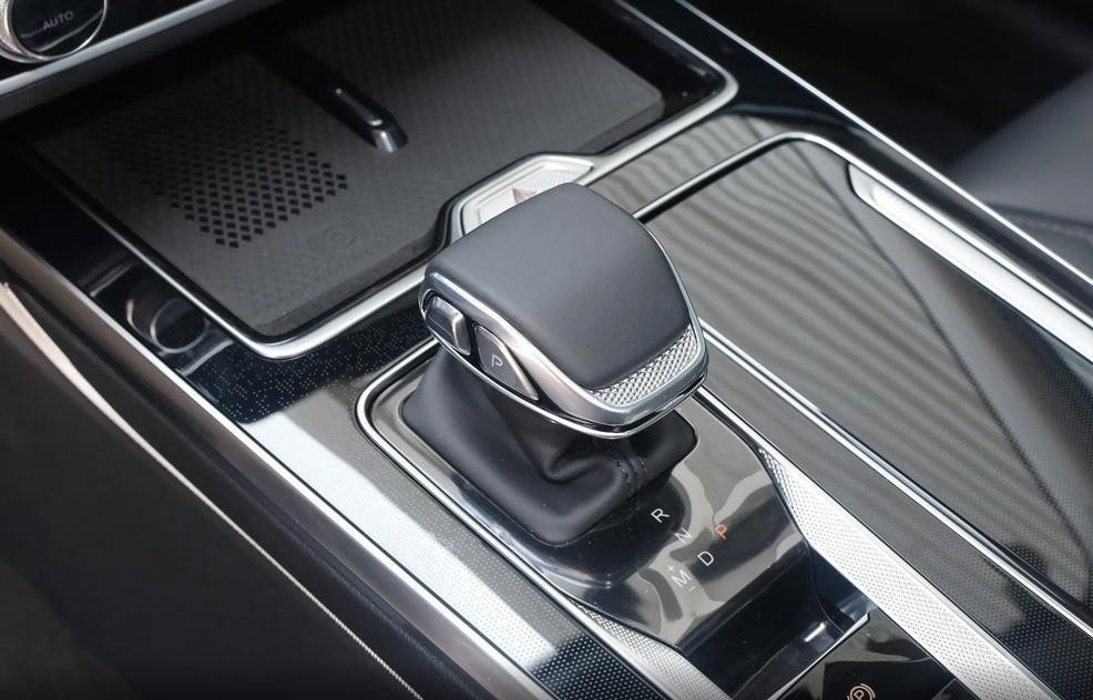 瑶光四驱优享飞鱼版和红旗hs5旗享,红旗hs5新款底盘和瑶光底盘比较