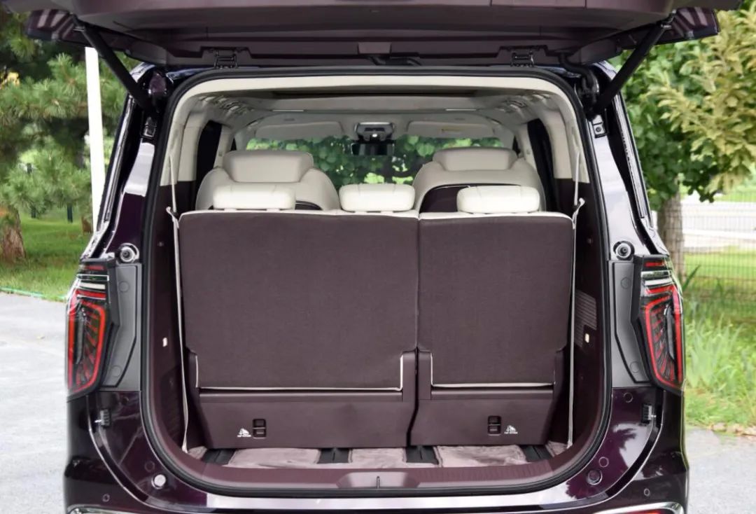 红旗hq9上市一年后价格走势,红旗hq9商务车落地价多少钱