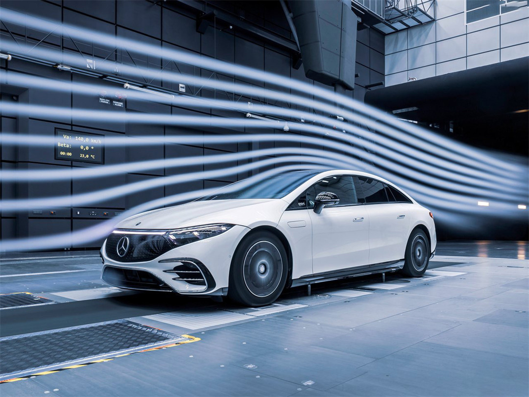 奔驰eqs纯电轿车价格与性能如何,奔驰eqs惊艳全场