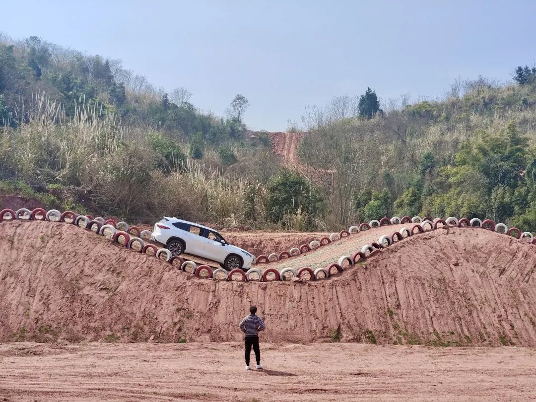 全新丰田汉兰达操控性提升,新款丰田汉兰达四驱爬坡能力