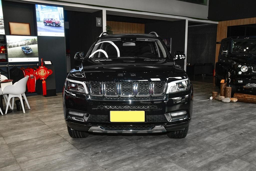 配奔驰同款引擎，搭载4.0TV8动力售价128.8万，北京BJ90实力如何