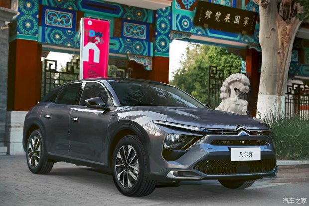 凡尔赛c5x与天逸c5cross如何选,雪铁龙凡尔赛c5x和长安uni-t对比