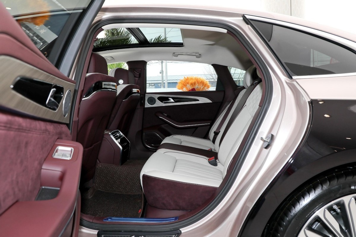 红旗30万以上车价格表最新款,30.98万元起售的红旗h9来了真值么