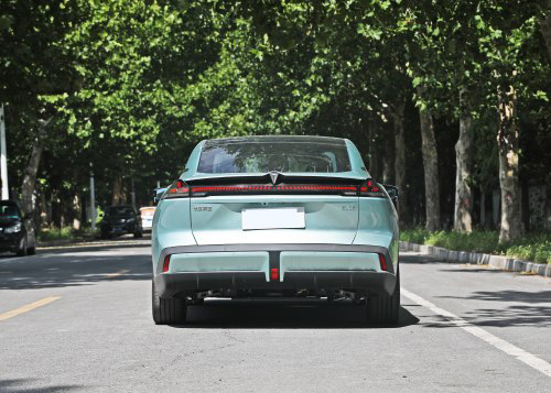 深蓝汽车sl03焕新发布,深蓝sl03增程版135和200怎样区分