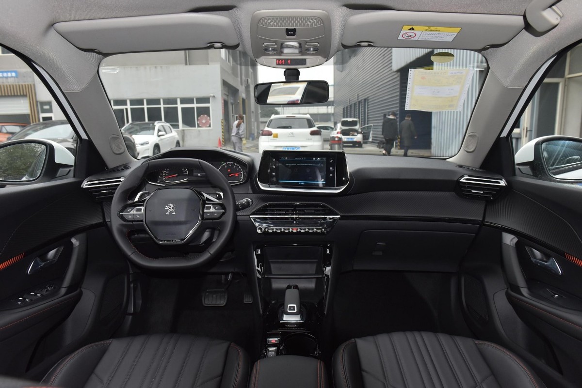 标致2008的1.6l优点与缺点,2016款标致2008自动挡1.2t