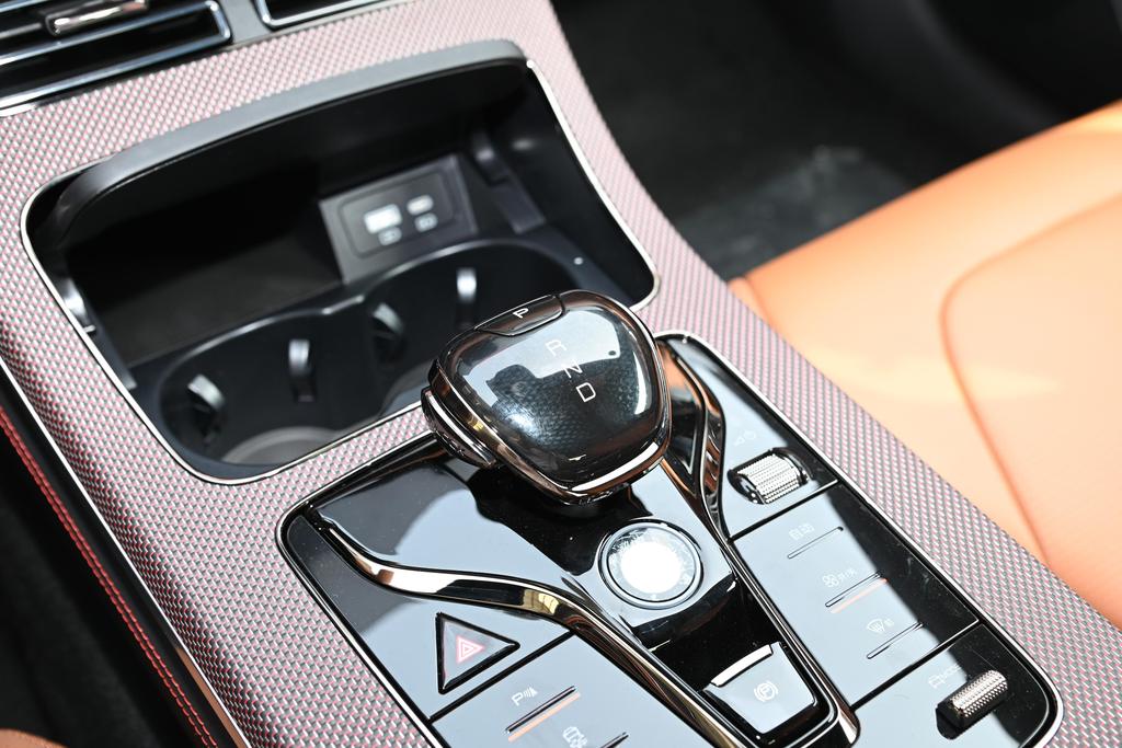 比亚迪汉dmi121和242版本的区别,21款汉dm尊贵版今年还值得入手吗