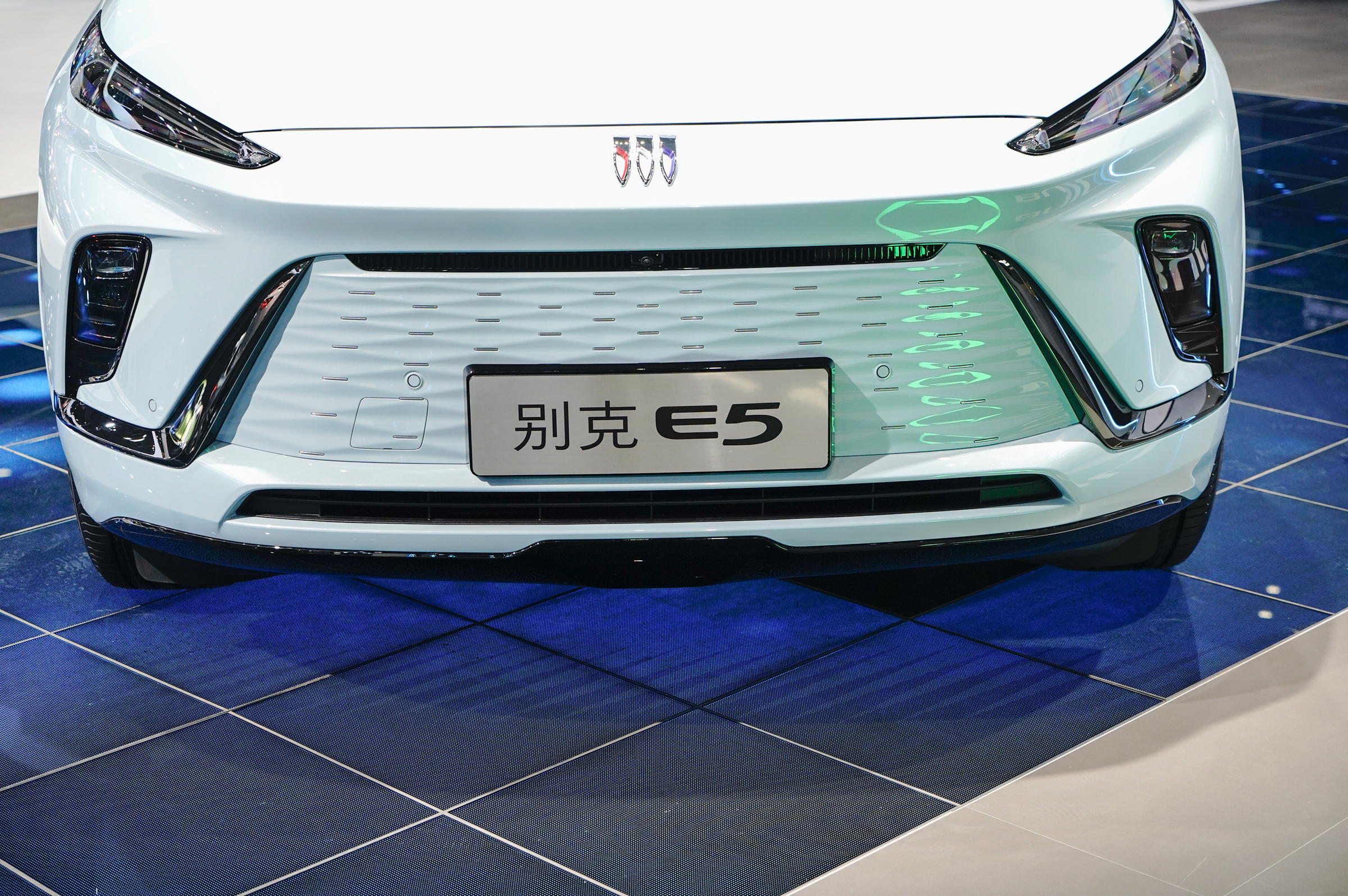 大五座智能纯电suv别克e5,纯电SUV别克E5上市降价吗