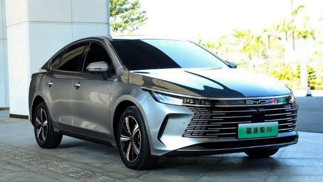 比亚迪驱逐舰05贵吗,比亚迪驱逐舰05荣耀版7.98提车价