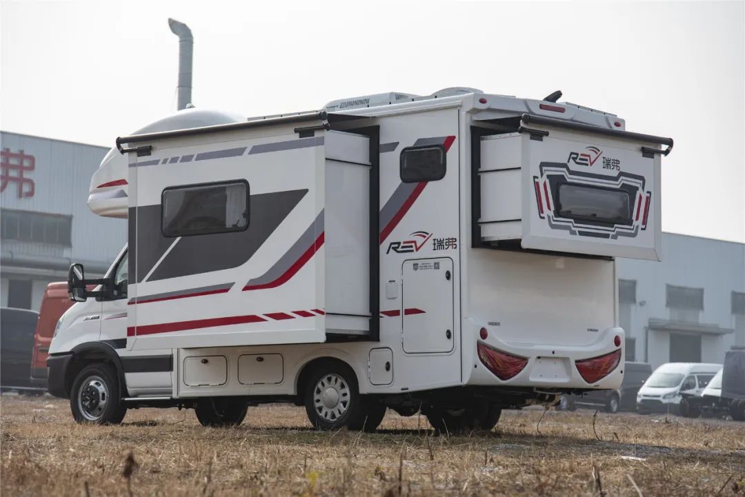 豪华版瑞弗v820双拓展房车,瑞弗v820房车巅峰版区别
