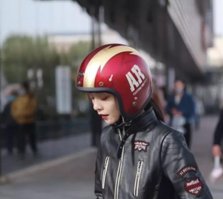 摩托头盔半头盔好还是全头盔好,新手入门摩托头盔如何选购