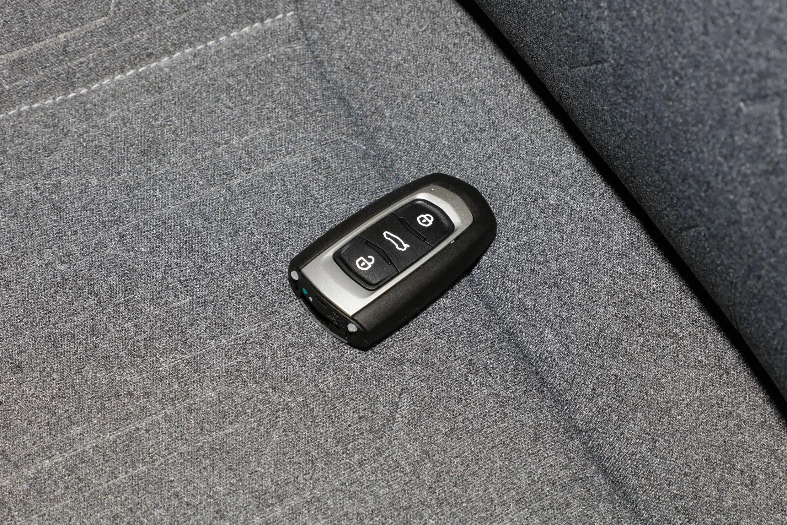 吉利熊猫mini落地价格,吉利熊猫和五菱宏光mini哪个大