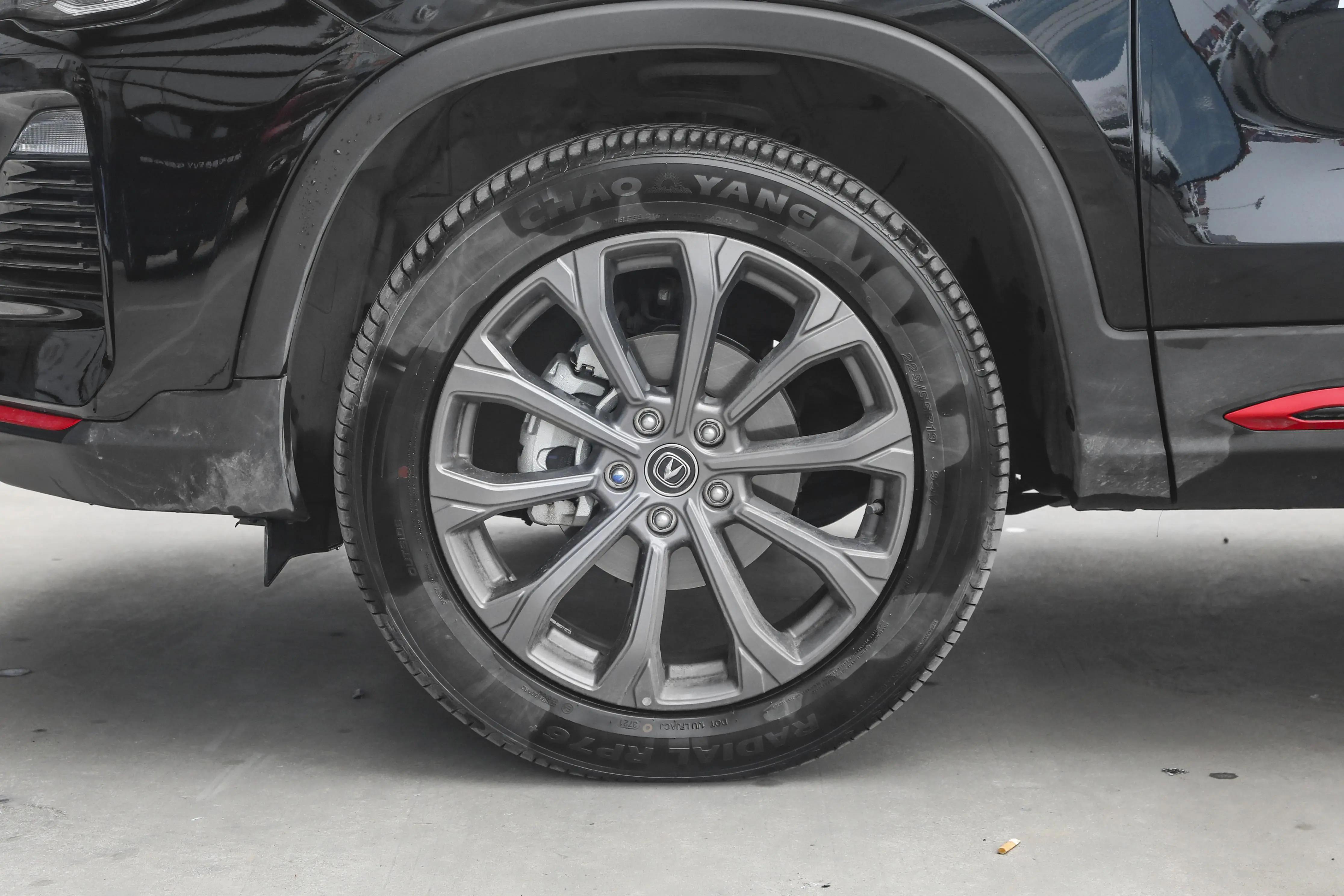 新款长安cs75高端大气上档次,瑞虎8和长安cs75plus哪个空间大