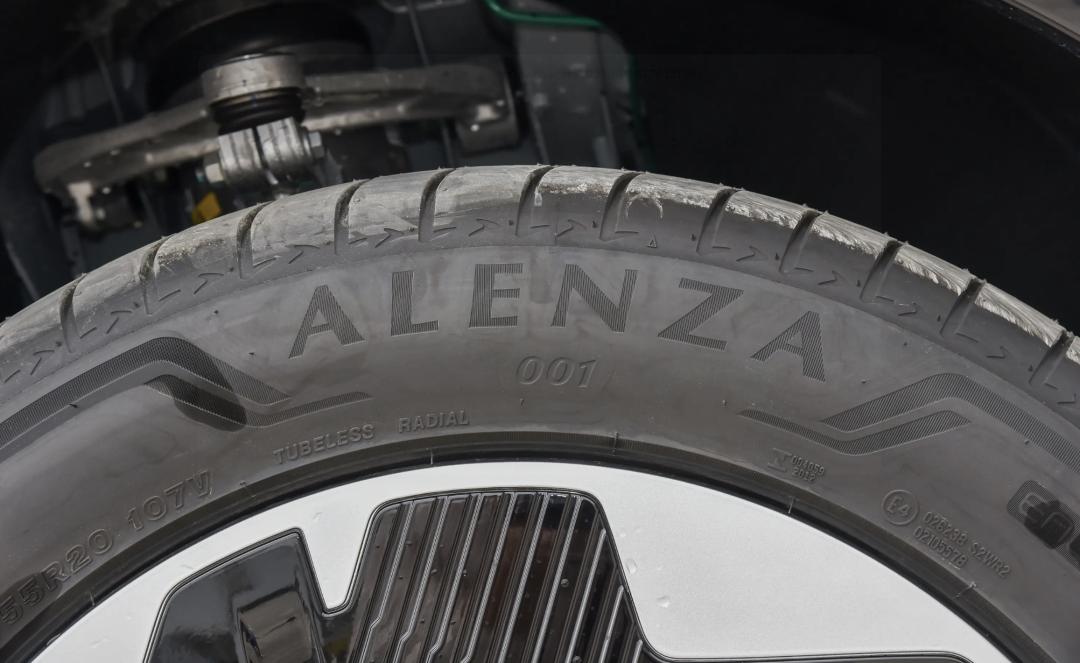 智己LS7用什么轮胎,智己ls7用的什么轮胎