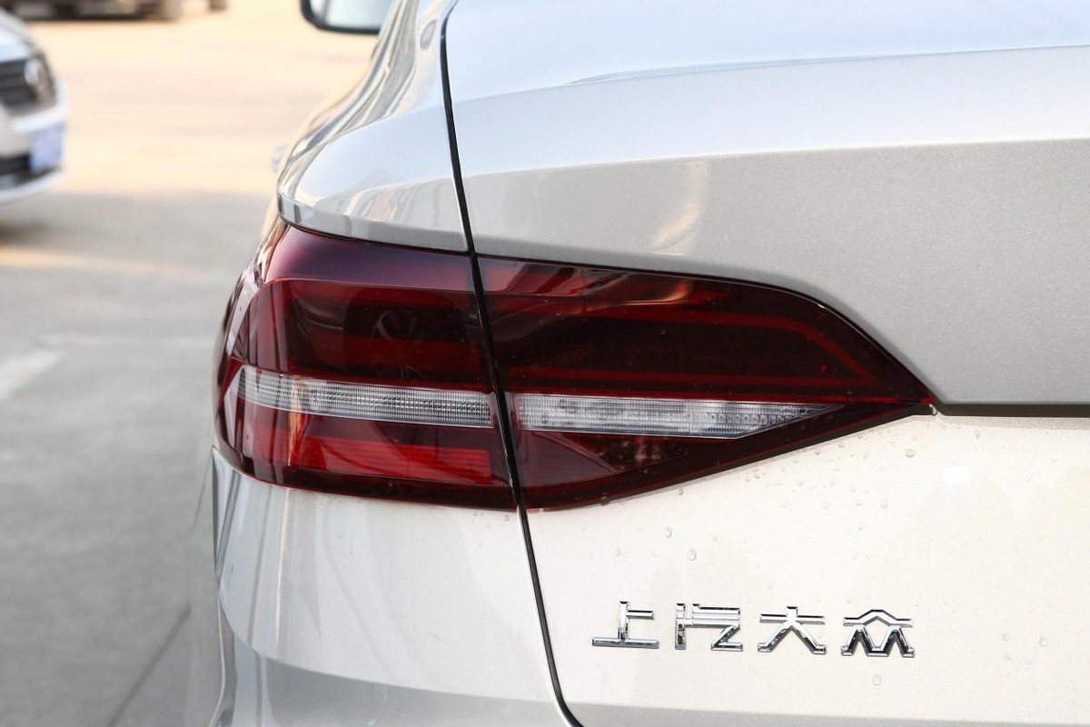 除了稳定没特长，要95号油的次顶配朗逸，凭啥卖14.69万还畅销？