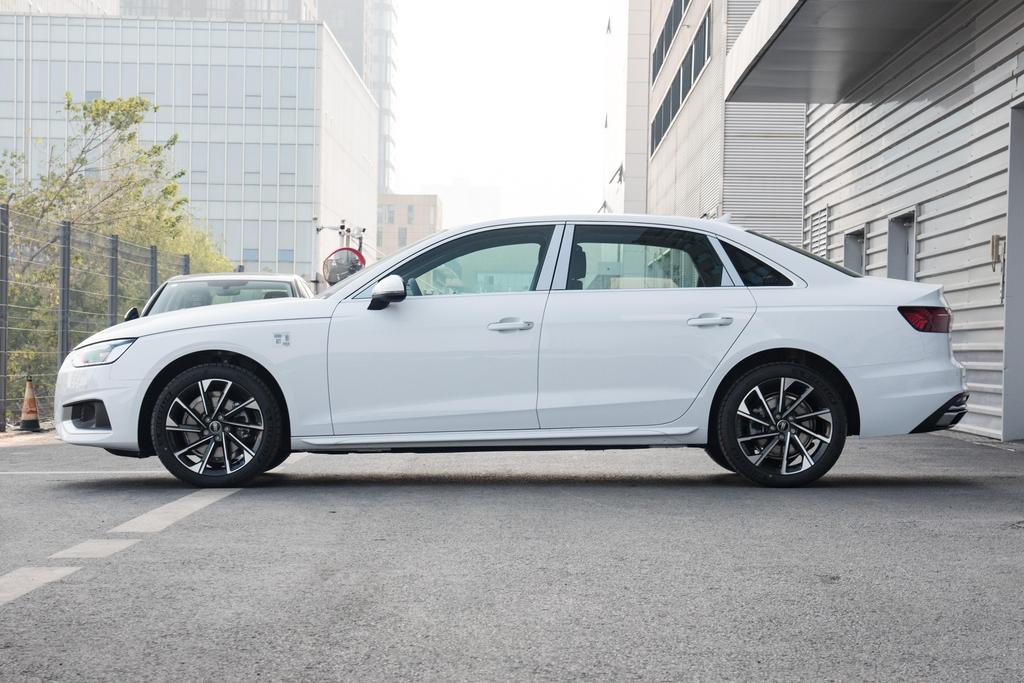 奥迪a4l历代款式对比,历代最经典的奥迪a4l是哪款