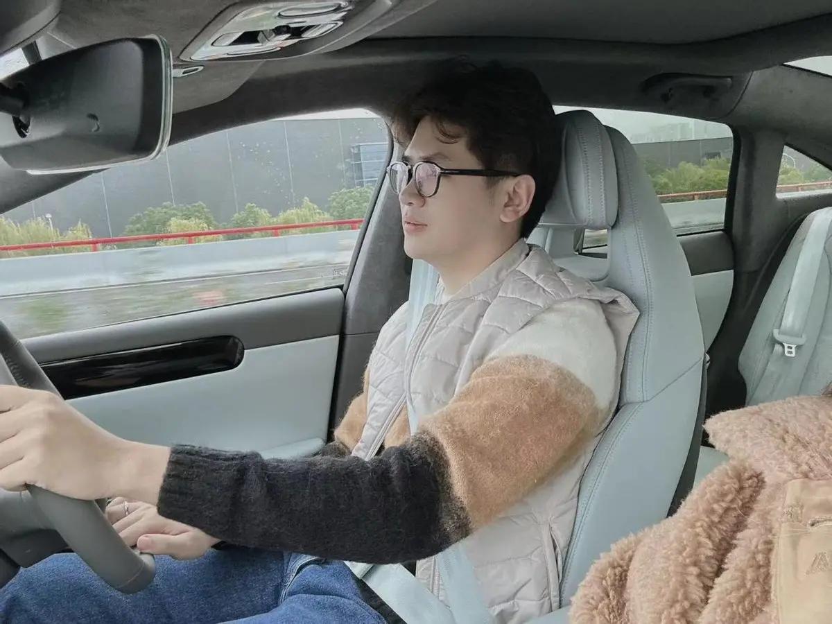 零跑c01比c11有哪些进步,零跑c01增程最新消息