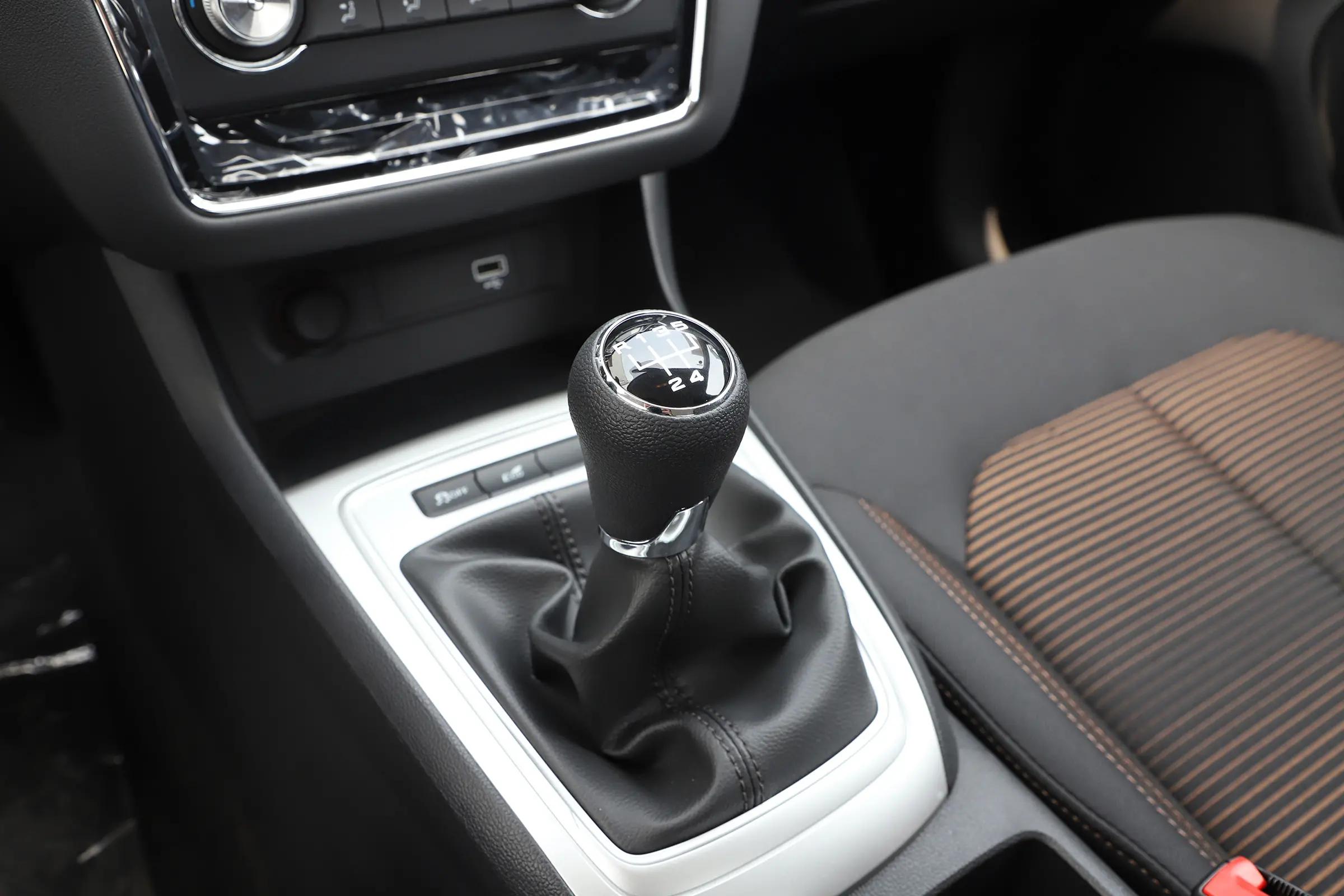 荣威i6中配车配置,2018款荣威i6动力测评