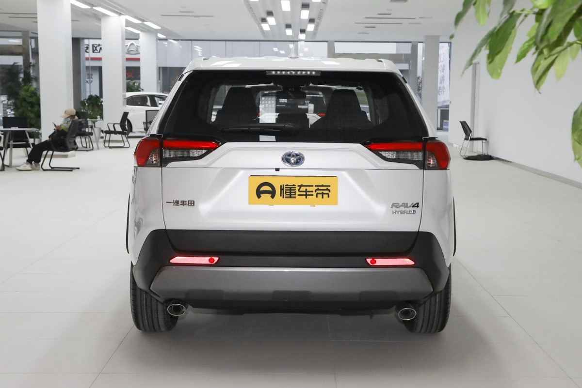最新款rav4荣放2.5混动版,rav4年轻人开的多吗