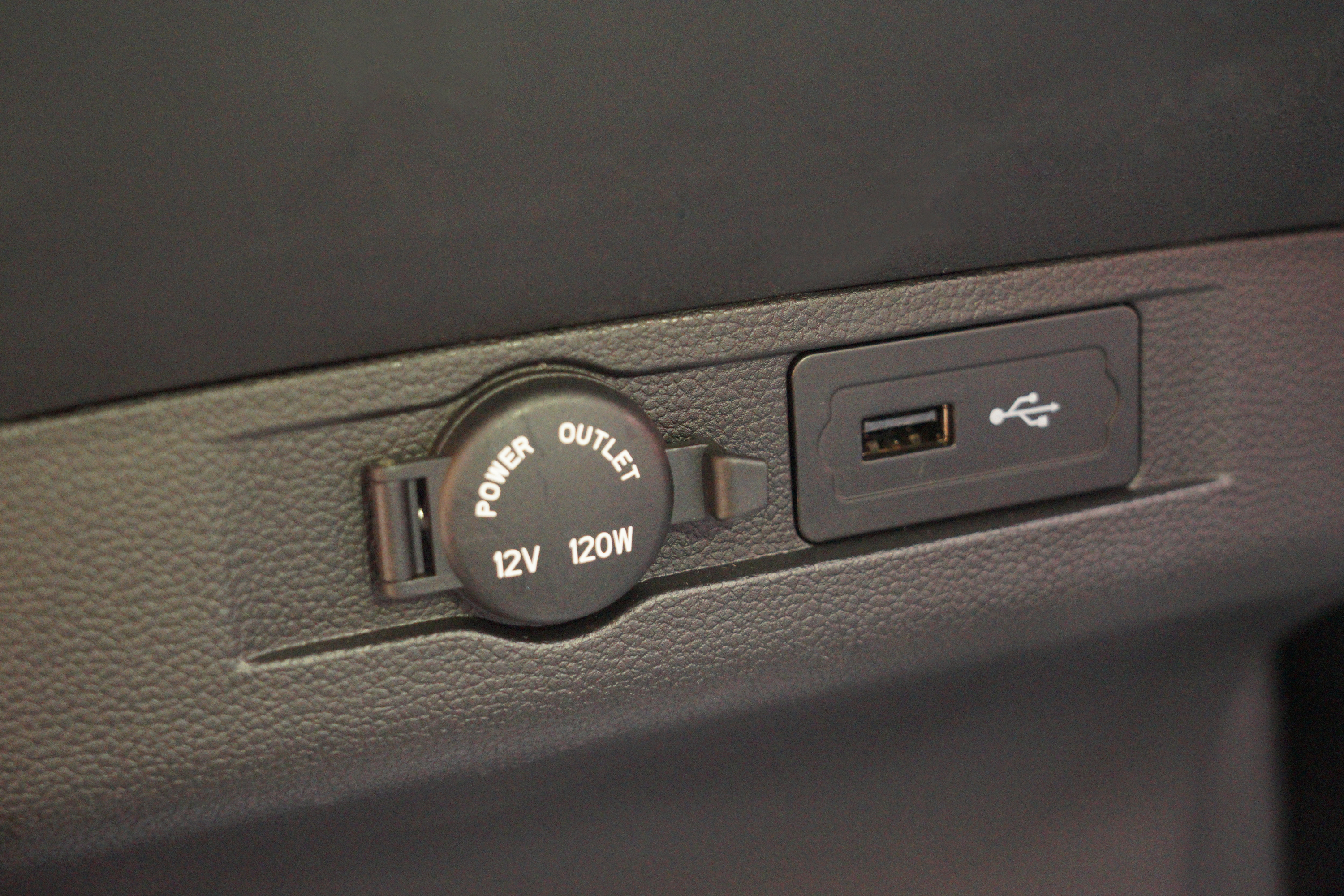 电动屋全新跨界车来了,YOUNG光小新购买手册