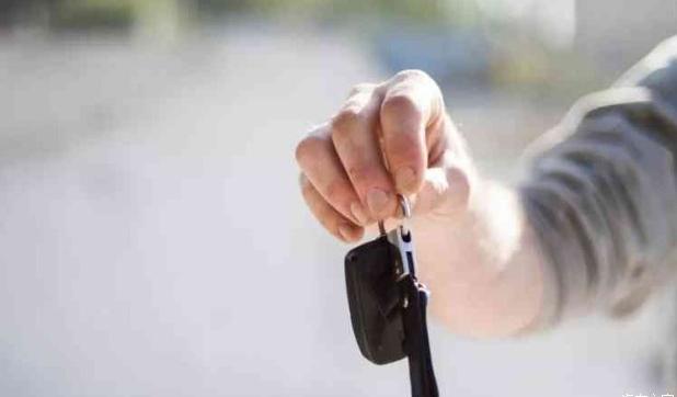 小车遥控钥匙一般用多久会没电,汽车遥控钥匙没电前有啥征兆