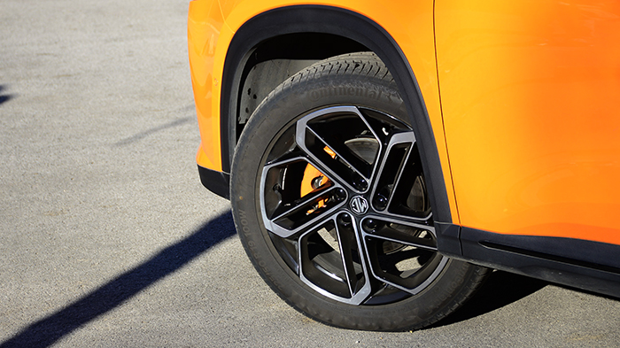 上汽名爵mgone全新上市,名爵mgone第一视角试驾