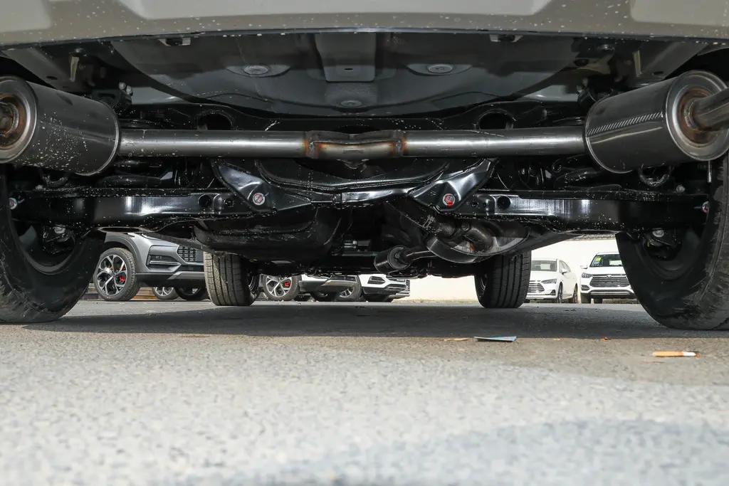 比亚迪宋plusdmi跑山路动力怎么样,比亚迪宋空间大吗