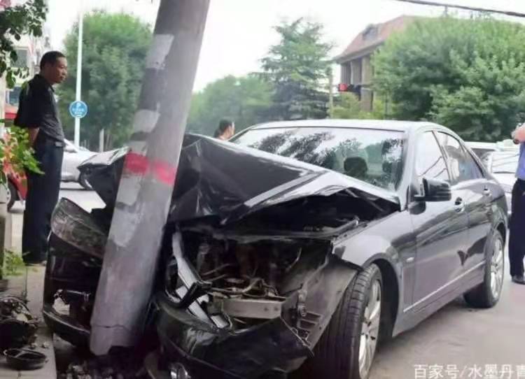 安全气囊关闭原因,安全气囊未打开的样子