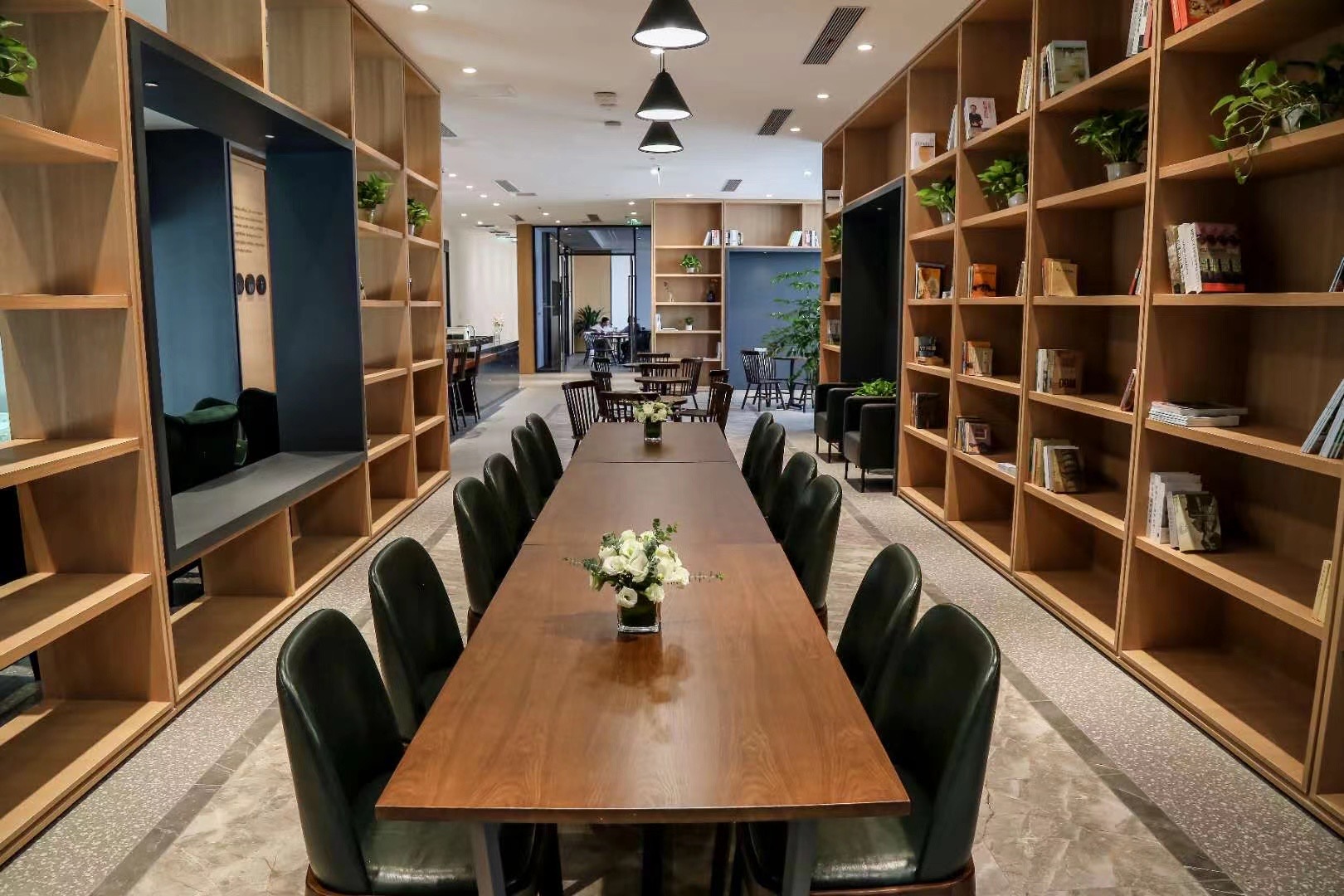 华星锦业奔驰中心,岳阳华星锦业奔驰4s店