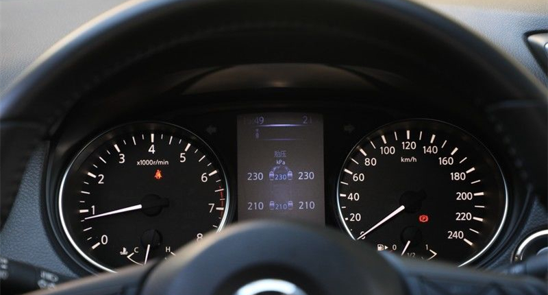 日产逍客2021款和日产经典轩逸,日产逍客2017款2.0lcvt豪华版车机