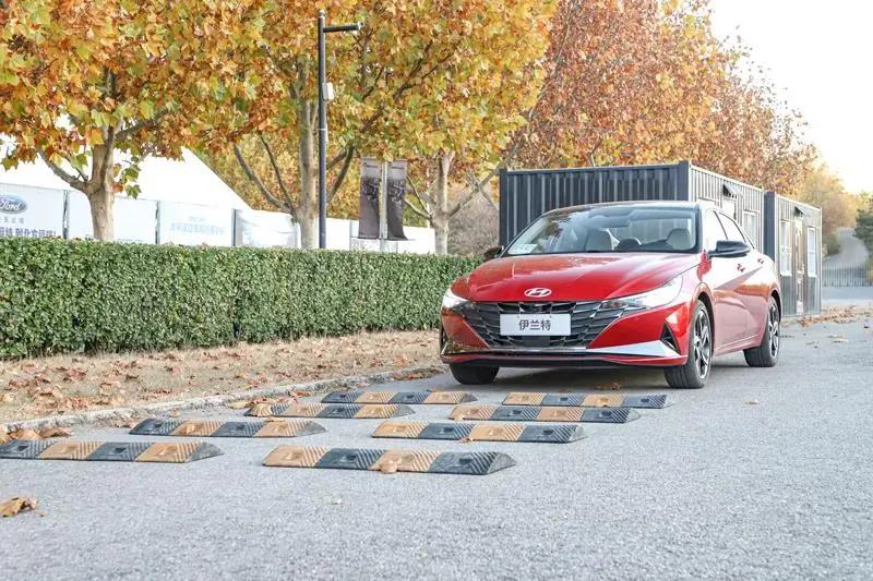 新一代伊兰特哪个配置最有性价比,传统代步新伊兰特试驾感受