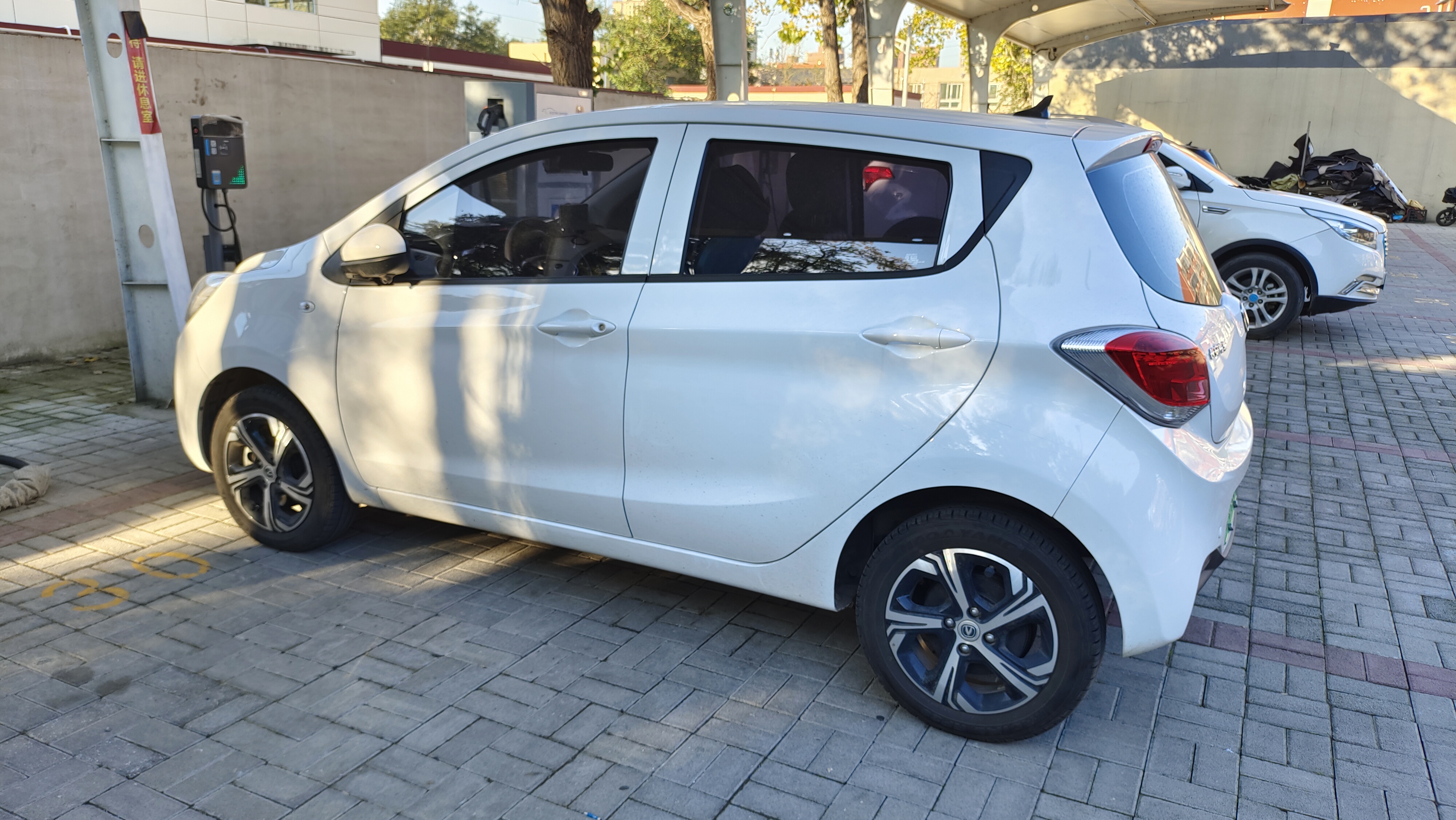 长安奔奔E-Star国民版使用半年感受,比油车省钱,但也有不少缺点