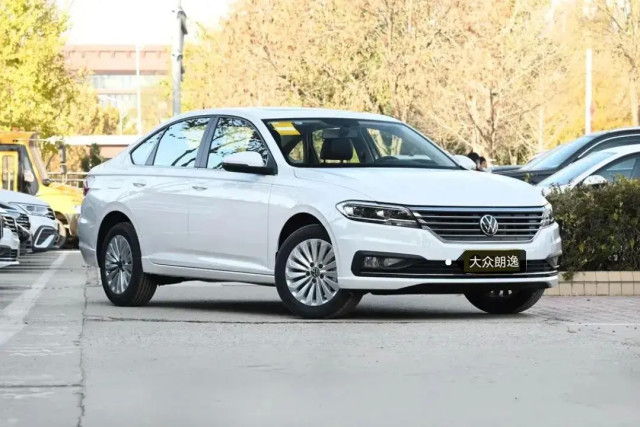 购置税全免车企是真的吗,2023年30万以上的车购置税减半吗